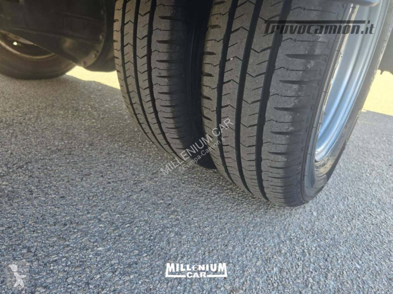Teherautó Nissan NISSAN NT400 FURGONE 4,50...