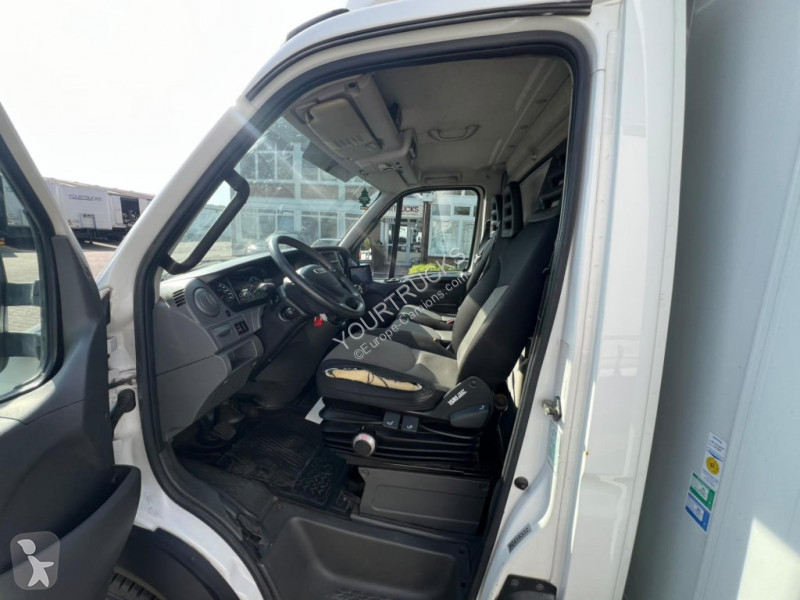 Véhicule utilitaire Iveco 70C17 CP 600 MT...