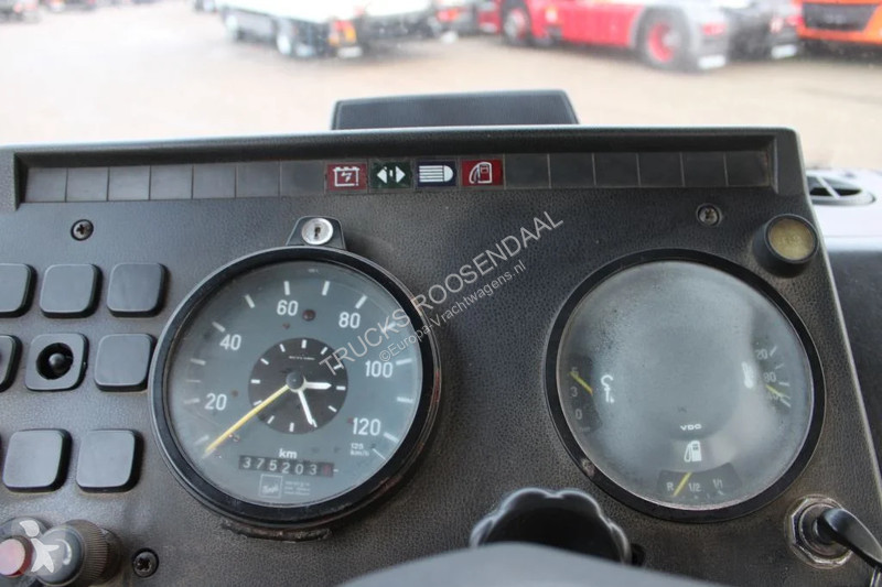 Vrachtwagen Mercedes 508 MANUAL