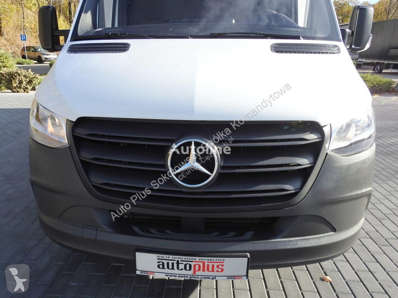 Kamion Mercedes SPRINTER KONTENER WINDA 8 PALET...