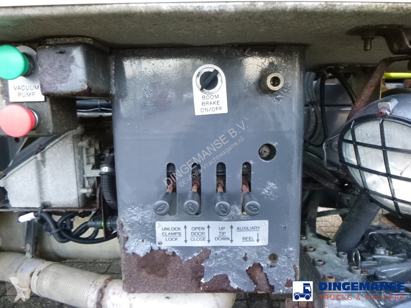 Camion Renault 180.14 dxi 4x2 RHD Euro 5 vacuum...