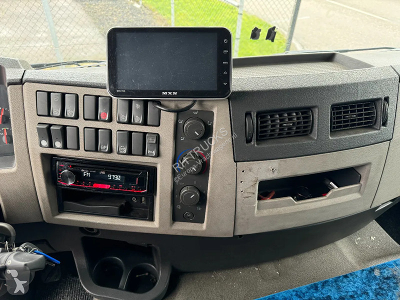 Kamion Volvo 280 4X2 BOX DHOLLANDIA LIFT TÜV...