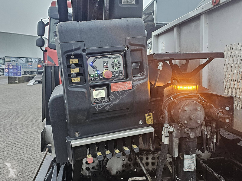 Kamion Mercedes AROCS 3 HIAB 232ES5