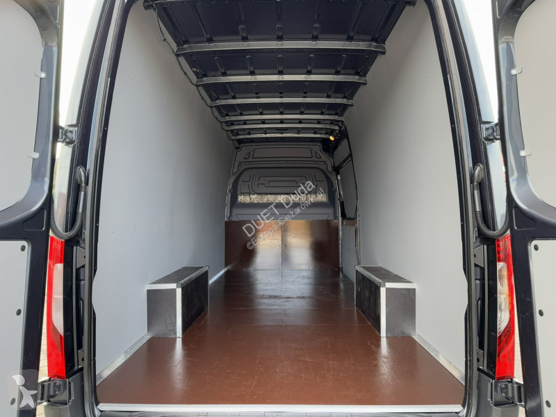 Vrachtwagen Mercedes 319
