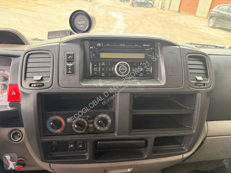 Camion Nissan NT400