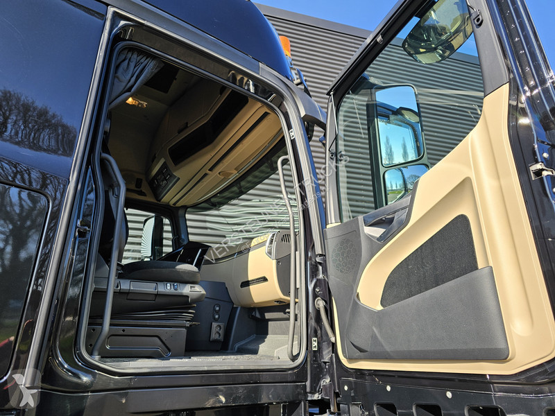 Kamion Mercedes ACTROS SLT 3 8x4 / 180.000 kg...