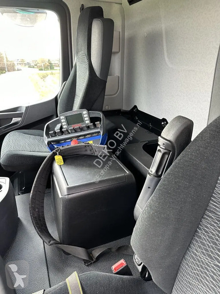 Camion Mercedes 8x4 FASSI...
