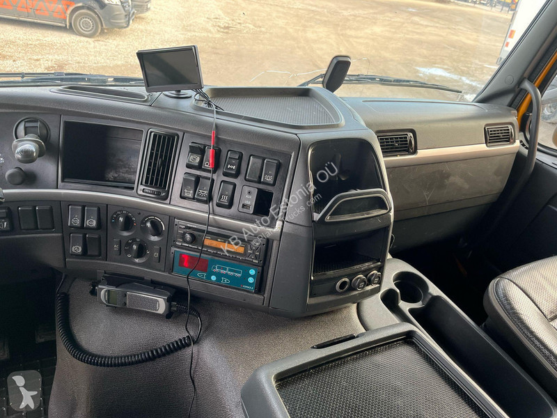 Kamion Volvo FM 330 6x2 BOX L=5125 mm