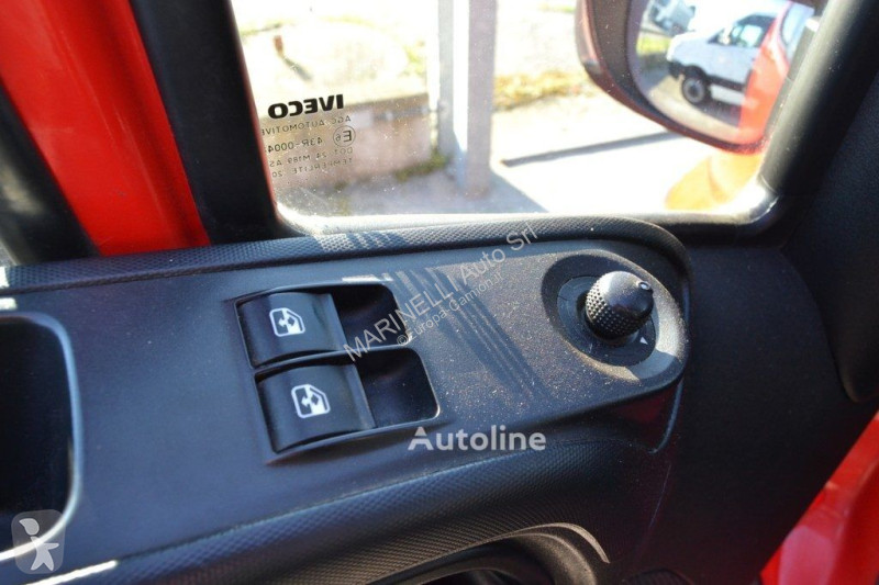 Véhicule utilitaire Iveco 35C13 2.3