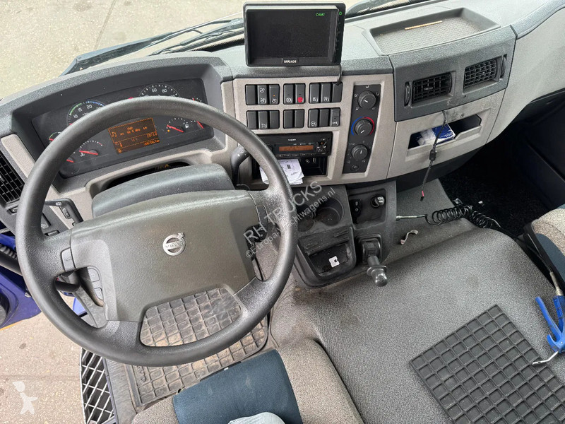 Kamion Volvo 250 4X2 3 UNITS CARGO LOCK +...
