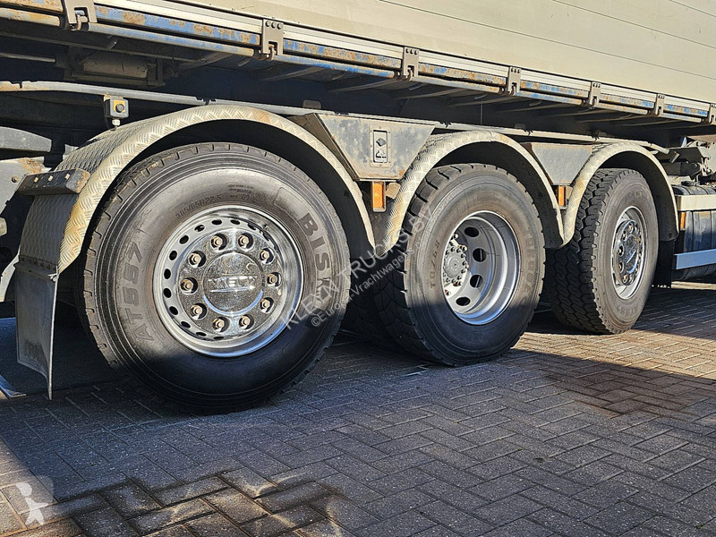 Vrachtwagen Volvo FM  8X2 HMF 3220 K5