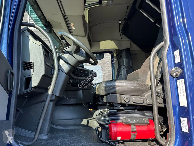 Camion Volvo 8X4 TREKKER / BAKWAGEN MET...