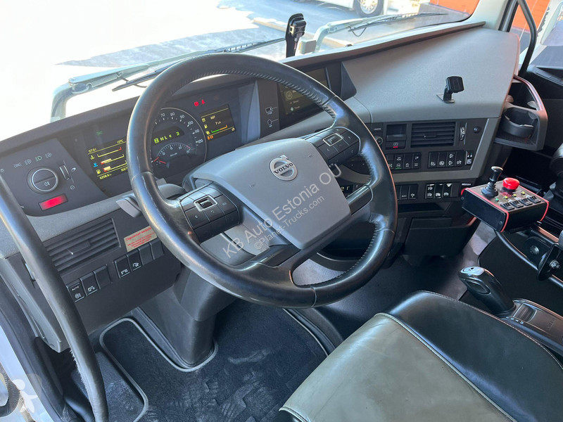 Kamion Volvo 8x4 RETARDER / TANDEM AXLE LIFT /...