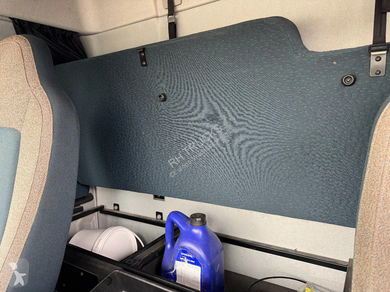 Kamion Volvo 250 4X2 - EURO 6 + DHOLLANDIA LIFT...