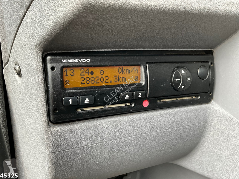 Camión DAF LF 180 HMF 7 Tonmeter laadkraan