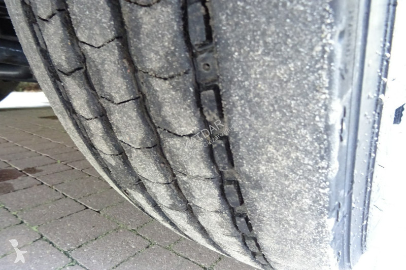 Camion Renault D12 Euro 6 kontener 18p z windą...