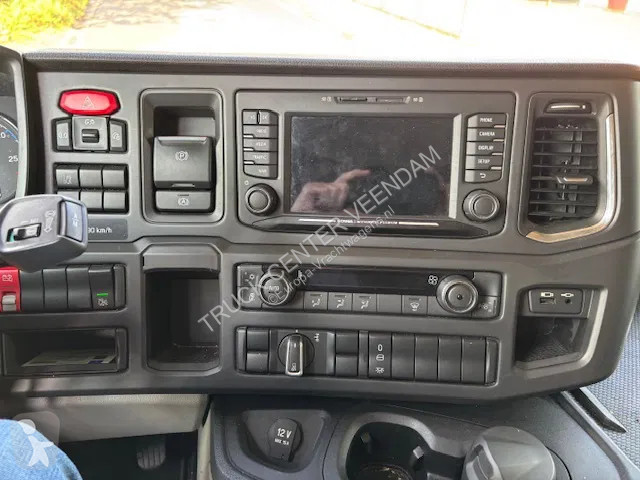 Camion Scania P280 Closed box taillift 2000 kg...