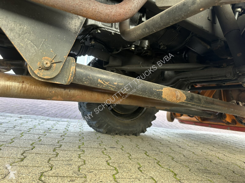 آلة لصيانة الطرق Unimog U52 411 4x4 Schneefräse...
