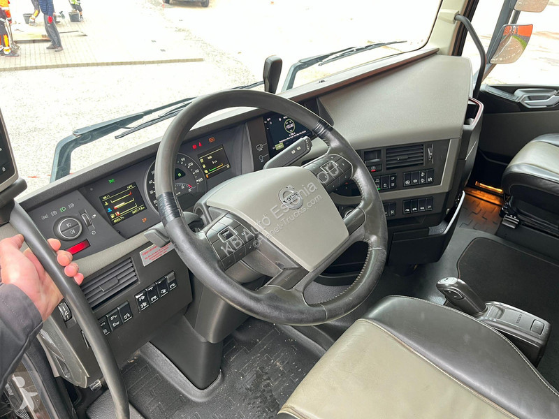 Camion Volvo 6x4 RETARDER / TANDEM AXLE LIFT /...
