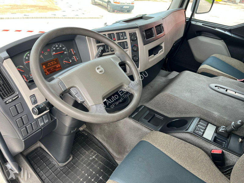 Camion Volvo 320 4x2 BOX L=7623 mm