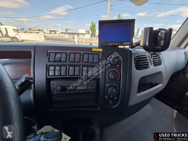 Kamion Renault D Wide