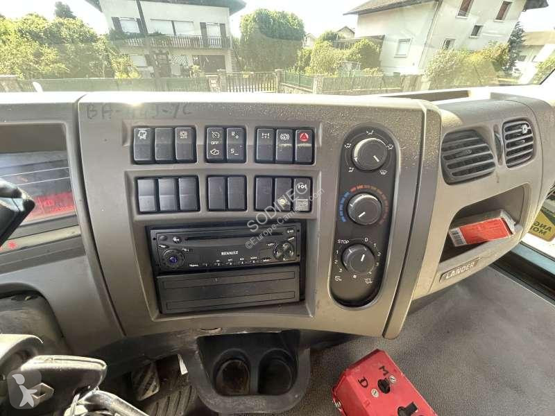 Kamion Renault  Grue HMF