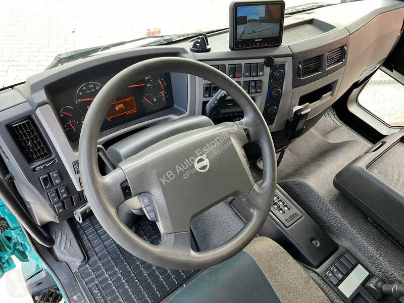 Kamion Volvo 350 6x2*4 BOX L=5383 mm