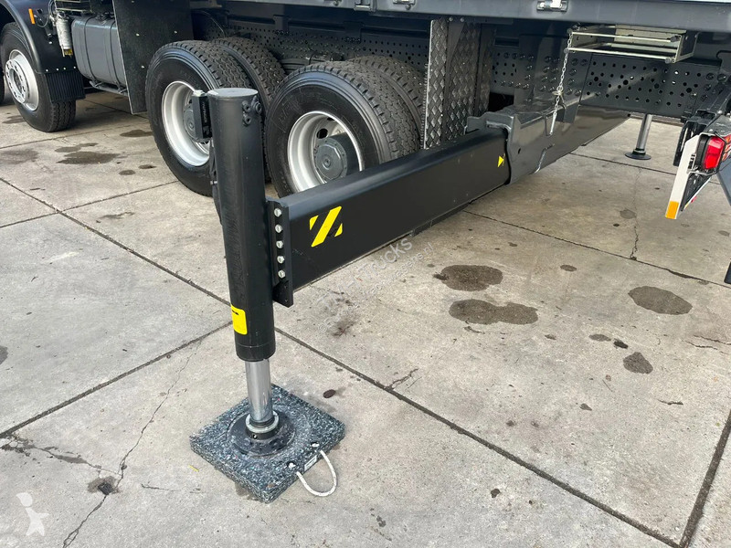 Kamion Mercedes 4140 K 8x4 Crane Truck