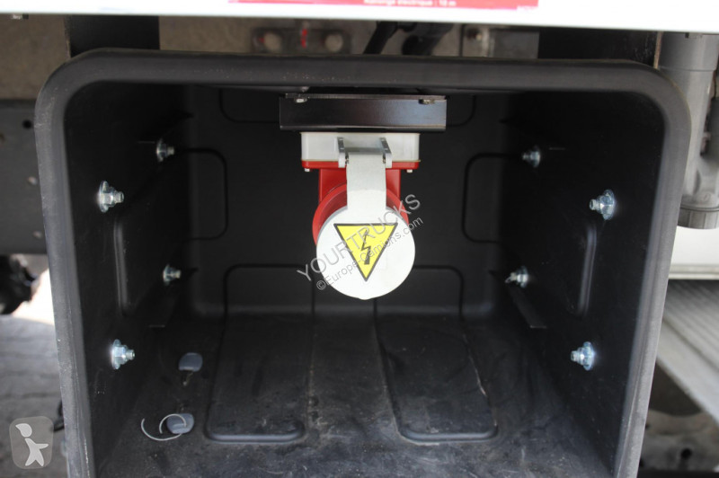 Kamion Iveco 160E22 CS1150Mt Bi-Temp Strom Tür+LBW