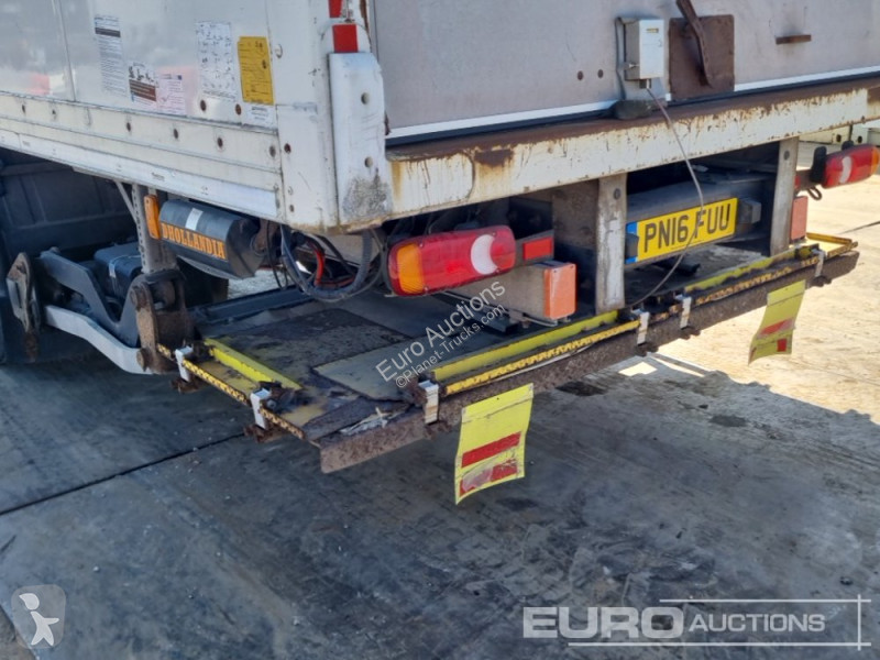 Camion Volvo FL818