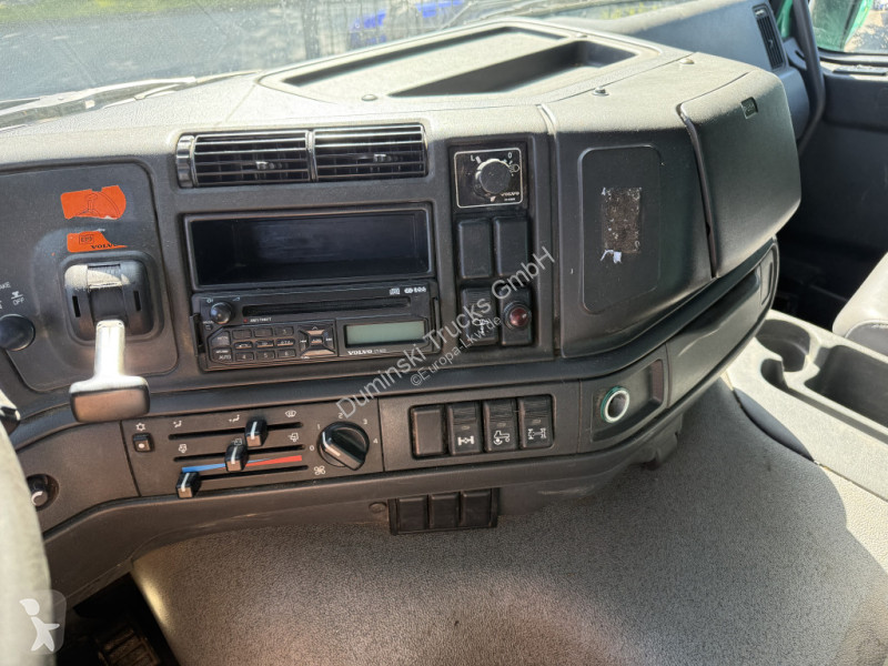 Camión Volvo 420 4X4 Kran MKG 300 bis 24 Meter