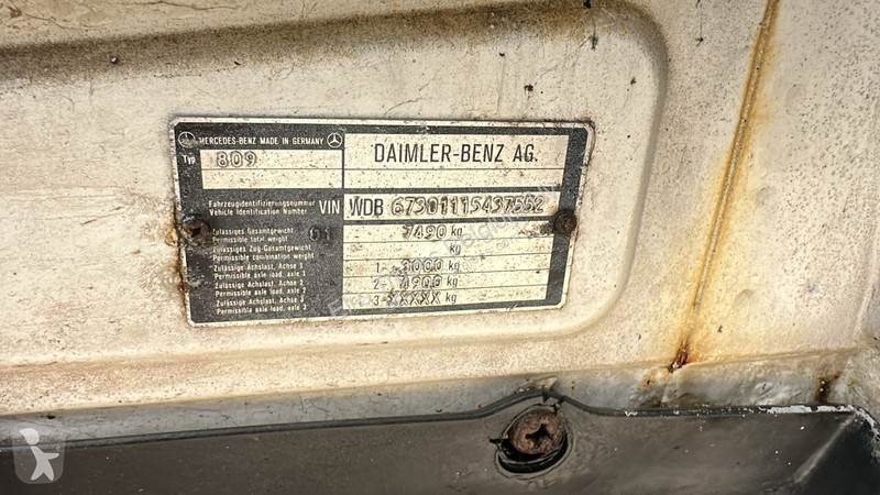 Kamion Mercedes SK  (POMPE MANUELLE / MANUAL...