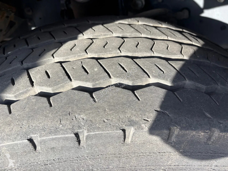 Kamion Renault D WIDE 320 6x2/4 / Closed box /...