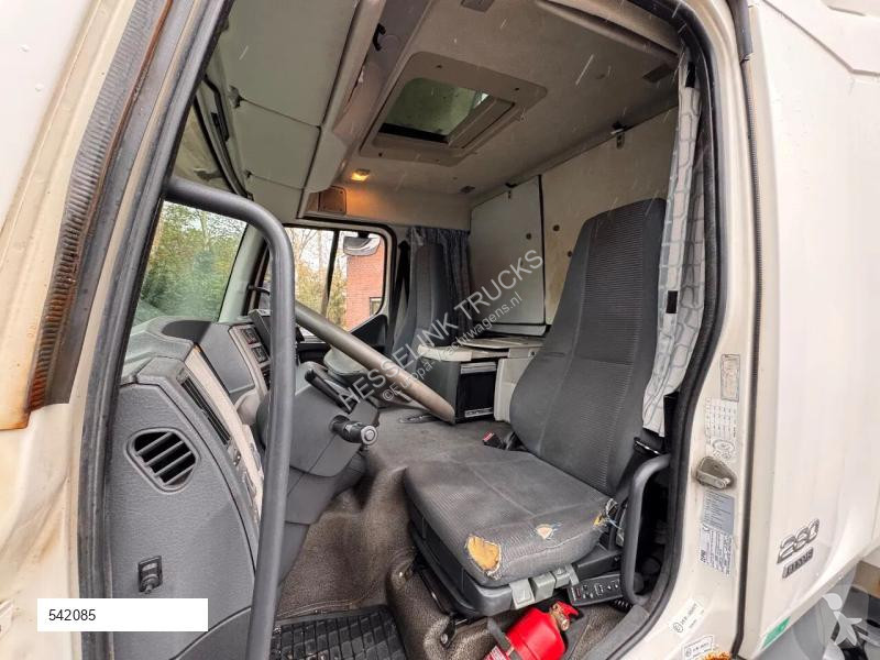 Camion Volvo FL 280 7.8M Side doors/Seitentüren...