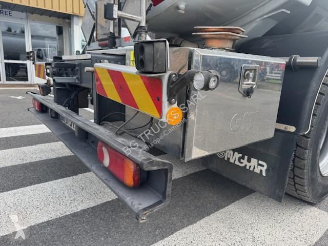 شاحنة Renault 270 DXI