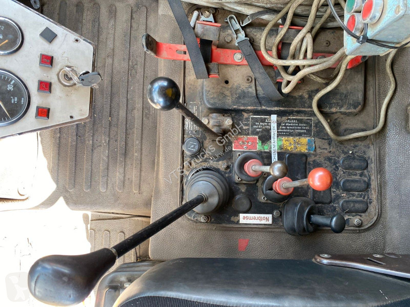 آلة لصيانة الطرق Unimog 427/21 Schienenreiniger