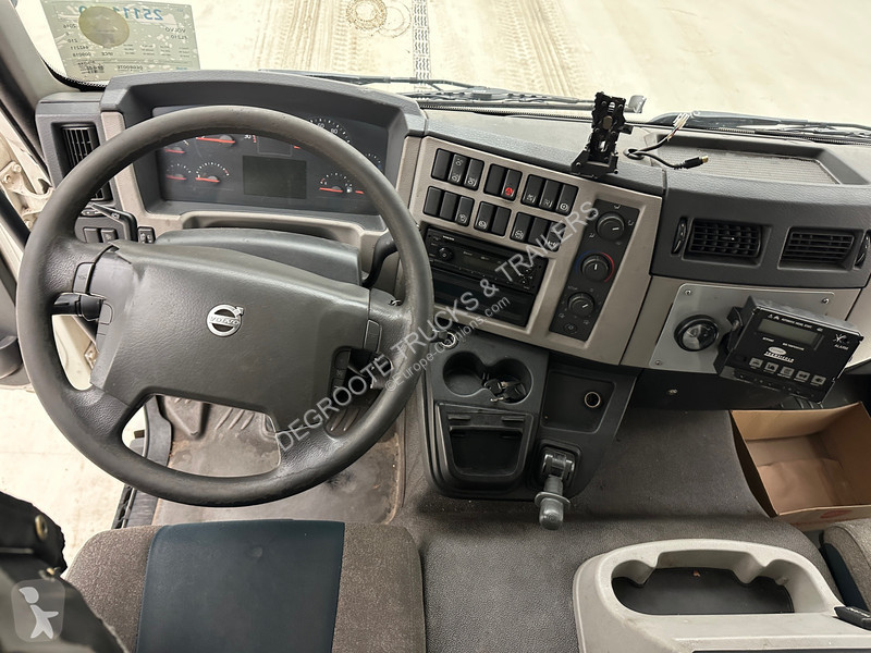 شاحنة Volvo 210