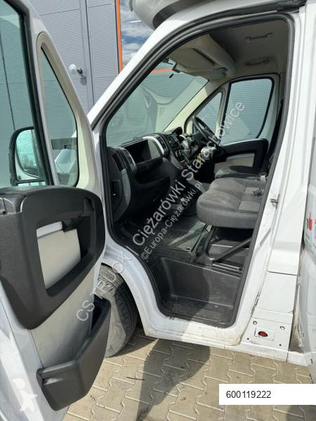 Samochód dostawczy Fiat 130