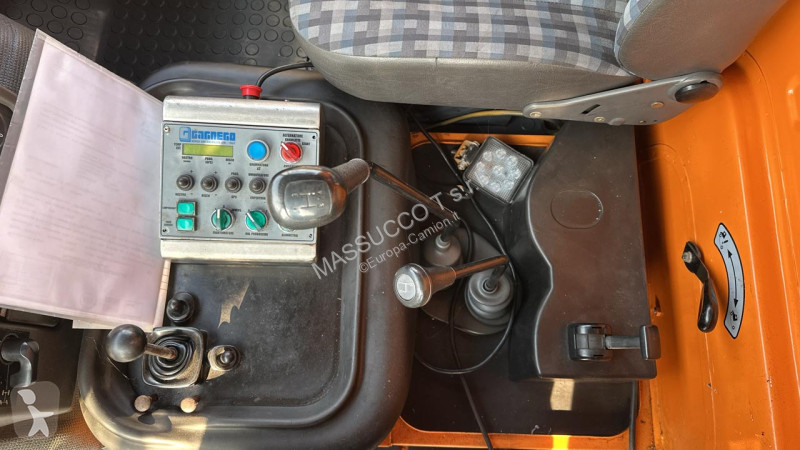 شاحنة Mercedes UNIMOG U90 4X4