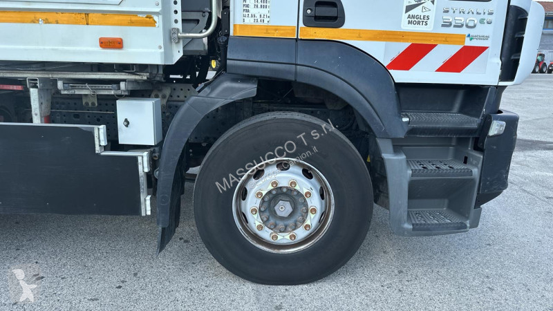 شاحنة Iveco 330 6X2