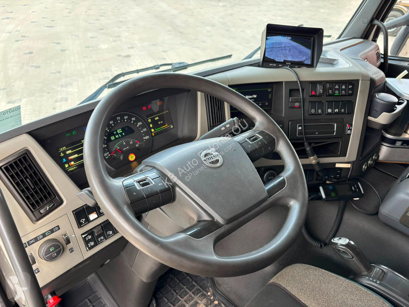 شاحنة Volvo 500 8x4*4 HIAB 144E-5 / BOX L=5992 mm