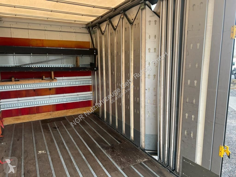 Camion Mercedes 4X2 Koffer Plane 6 to. Hebebühne