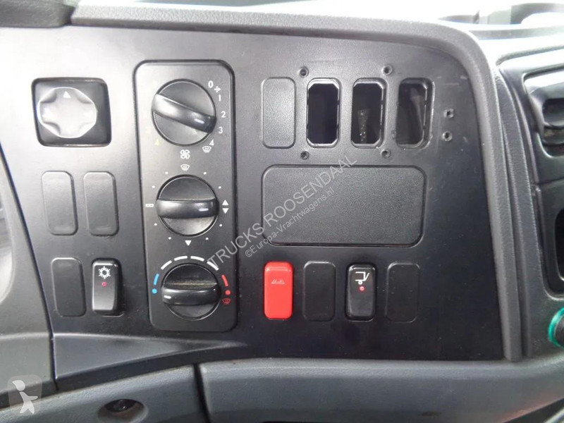 شاحنة Mercedes 822 + Euro 5 + Dhollandia lift