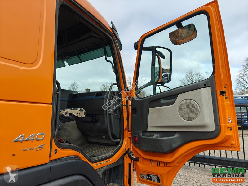 شاحنة Volvo 440 8x4/4 Sleeper Cab Euro 5 - VDL...