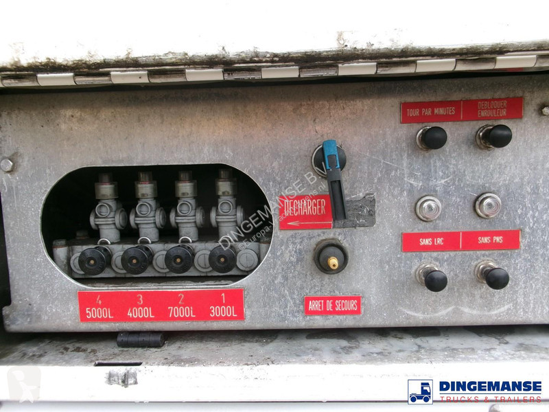 شاحنة Volvo 380 6X2 fuel tank 20.6 m3 / 4 comp