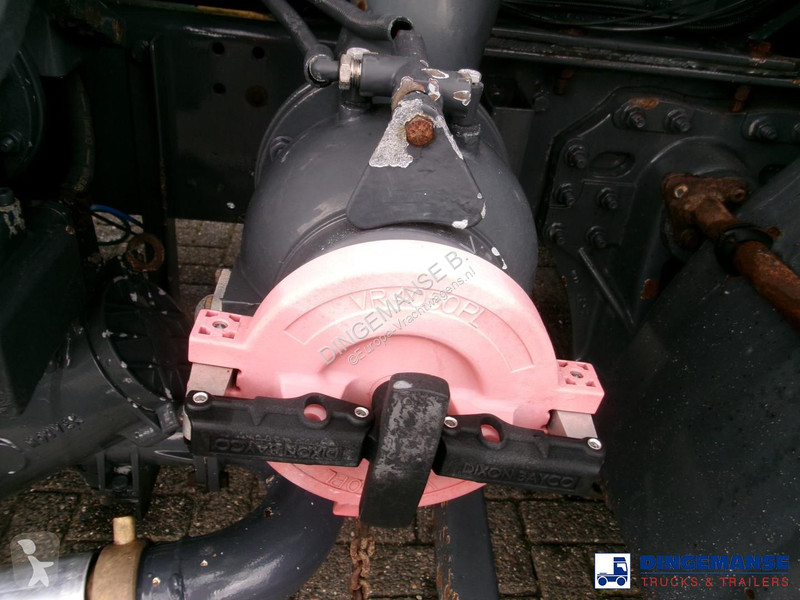شاحنة Volvo 240 4x2 RHD fuel tank 13 m3 / 4 comp