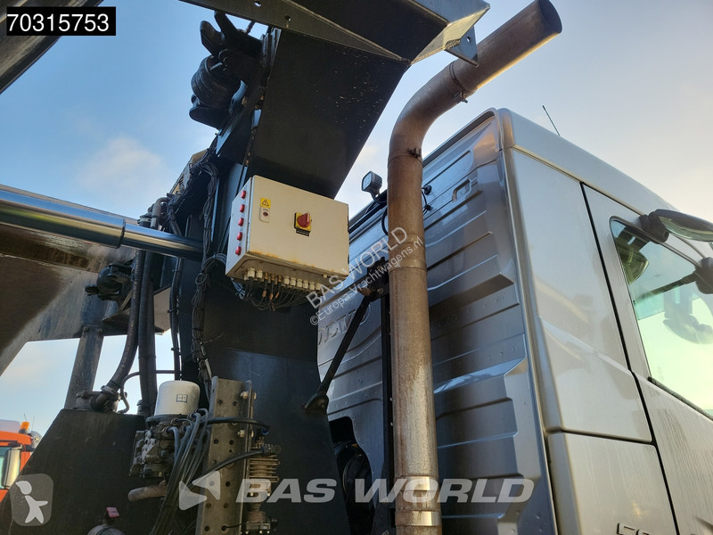 شاحنة Volvo 500  8X4 27m3 AJK Pusher 45Tons...