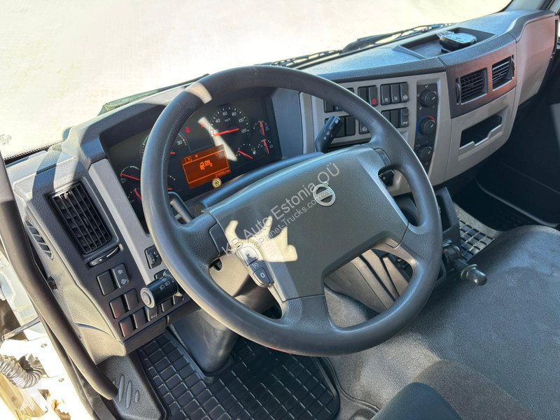 شاحنة Volvo 210 4x2 BOX L=7558 mm