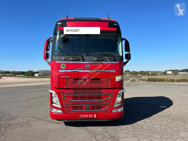 شاحنة Volvo 500 6X2 Elevador 2000kgs