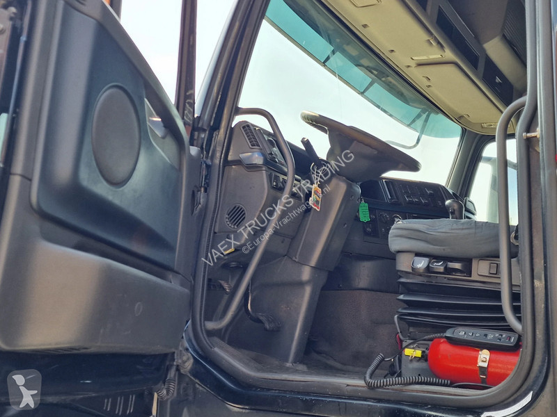 شاحنة Volvo 460 Berdex 3 deck livestock -...